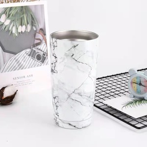 Mug de voyage isotherme sous vide en acier inoxydable de 20 oz, personnalisable, avec couvercle en PP et paille, écologique, vente en gros 2025 - Product Image 4