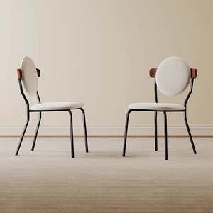 Chaise de salle à manger rembourrée avec dossier en bois massif, couleur crème, design minimaliste nordique, pour salon - Product Image 1