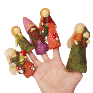 Niños Waldorf inspirado otoño/otoño naturaleza Mesa aguja fieltro linterna caminar fieltro muñecas clavijas bosque Gnomo niña Juguetes - Product Image 1