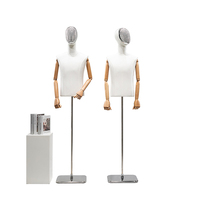 Modelo de busto de plástico de Maniquí de parte superior del cuerpo masculino de gama alta con envoltura de brazo de actividad de mano galvanizada para exhibición de ropa