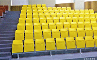 Chaises multifonctionnelles d'auditorium et de stade de sport de moulage par soufflage creux avec diverses méthodes d'installation