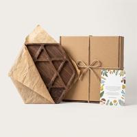 Moderne geometrische beukenhouten dienblad met onregelmatige compartimenten, snackplateau, noten- en fruitplateau, salontafeldecoratie, duurzaam