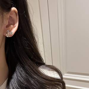 Boucles d'oreilles fines en argent pur S925 Wenchi, exquises, en forme de cloche d'orchidée, incrustées de diamants roses, haut de gamme, niche, douce tentation florale - Product Image 2