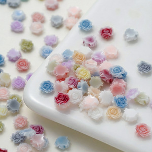 Accesorios de resina 3D con forma de rosa, pequeños adornos DIY para carcasas de teléfono, decoración de uñas y pinzas para el cabello. - Product Image 1