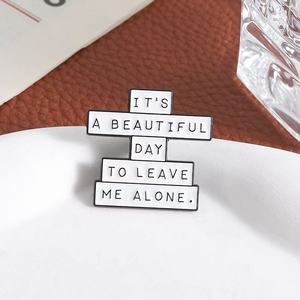 Bella giornata lasciami in pace spille smaltate divertenti citazioni sarcastiche regali a tema - Product Image 4