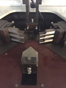 Profil aluminium kepala tunggal menggabungkan mesin jendela peralatan rakitan pintu sudut mesin <span class=keywords><strong>Crimping</strong></span> - Product Image 6