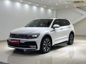 Potencia de Ingeniería Alemana <span class=keywords><strong>2021</strong></span> para <span class=keywords><strong>Tiguan</strong></span> L <span class=keywords><strong>R</strong></span>-<span class=keywords><strong>Line</strong></span> 4WD Turbo 7 Asientos Interior Oscuro de Primera Línea - Product Image 2