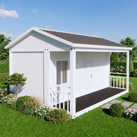 Structure en acier à toit en pente, maison préfabriquée imperméable et ignifuge, panneaux sandwich isolés en kit pour une vie moderne en banlieue