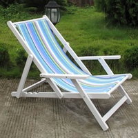 Fauteuil de terrasse pliable et réglable avec dossier confortable, structure en bois de hêtre massif, idéal pour la détente en extérieur, les parcs et les écoles