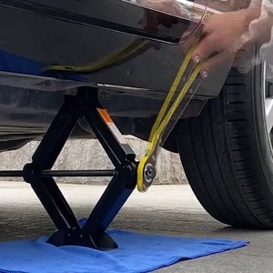 Nouveau design Cric ciseaux manuel 2T pour démontage rapide de pneus de voiture, à économie d'effort, en vente, 2 tonnes manuel 2 tonnes - Product Image 4