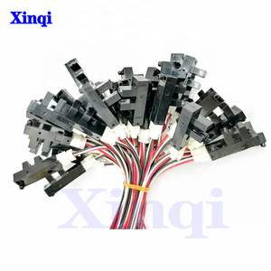 Usine en gros 24V électronique en plastique pièce de monnaie poussoir accessoire trémie 6 trous moteur interrupteur de proximité avec fil 3P - Product Image 4