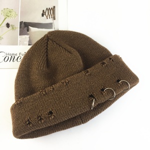 Gorro de punto con orificios de aro de hierro, estilo coreano, unisex, para parejas, moderno, cálido, para otoño e invierno - Product Image 3