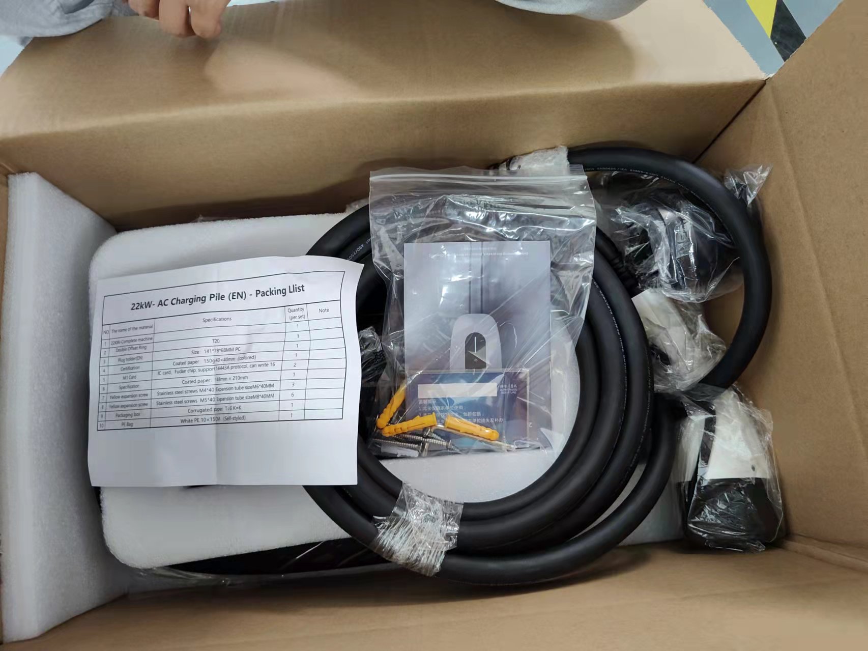 Weatherproof IEC 62196-2 EV Charger 32A 230V SAE J1772 Load Balance