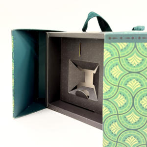 Caja de Regalo de Salsa Chili Enlatada de Primera Calidad, Diseño Elegante de Múltiples Capas para Regalos Gastronómicos Premium - Product Image 3