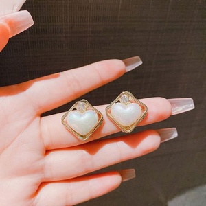 Elegant Cute Geometric Zircon Heart-shaped <b>Pearl</b> Stud Earrings Gold Plated Zinc Alloy Women's Party <b>Jewelry</b> Gift - Product Image 6