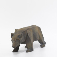 Figurine d'animal moderne en céramique en forme d'ours avec un diamant, décoration d'accentuation luxueuse et écologique pour une décoration intérieure contemporaine et élégante