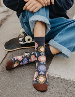 Chaussettes en coton biologique de longueur d'équipage OEM et ODM pour hommes Funky Floral Street Wear avec design artistique disponibles en gros