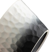 Tasse à thé et à café moderne et écologique en porcelaine dégradée martelée en argile de poterie grossière blanche laiteuse verte pour hommes et femmes