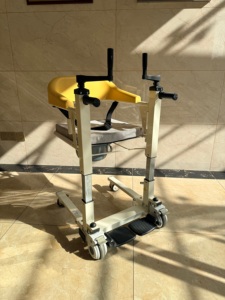 Chaise de transfert de patient durable avec système de réglage manuel pour l'<span class=keywords><strong>assistance</strong></span> à la réadaptation des <span class=keywords><strong>personnes</strong></span> âgées et handicapées - Product Image 4