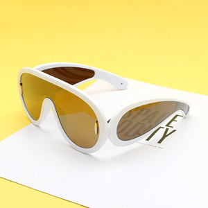 Peeqi New Girl Hot montatura grande un pezzo Cool <span class=keywords><strong>occhiali</strong></span> <span class=keywords><strong>da</strong></span> <span class=keywords><strong>sole</strong></span> Y2K futuristico Punk Outdoor giallo <span class=keywords><strong>occhiali</strong></span> <span class=keywords><strong>da</strong></span> <span class=keywords><strong>sole</strong></span> 2024 - Product Image 2