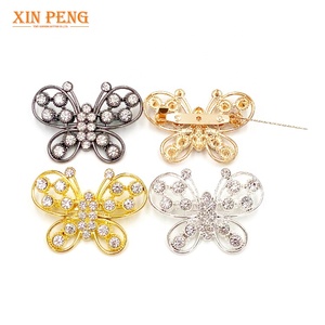 फैशन मल्टीकोलर तितली डिजाइन क्रिस्टल गैंडा ब्रोच पिन - Product Image 5