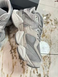 Chaussures décontractées rétro de haute qualité à prix bas, semelles amortissantes, empeigne en maille respirante, idéales pour la marche estivale. - Product Image 4