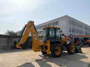รถตักล้อยาง JCB 4CX รุ่นใหม่สมรรถนะสูง ขับเคลื่อน 4 ล้อ สำหรับงานดินและงานก่อสร้างในฟาร์ม - Product Image 2