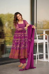 ชุดเดรสอินเดียแบบดั้งเดิมคุณภาพสูง - Product Image 4