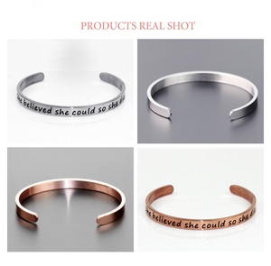 Pulsera de oro rosa de acero inoxidable, brazalete para mujer, ella creyó que podría hacerlo - Product Image 3