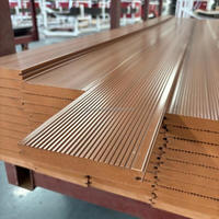 Plancher de terrasse extérieur 3D imitation bois massif 140x20mm, système d'assemblage par clipsage, imperméable, installation facile