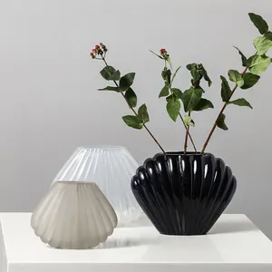 Vas meja elegan populer Modern buatan tangan transparan halus vas kaca kerang