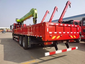 Grúa Móvil HOWO de 12 Toneladas Montada en Camión 6x4 con Ocho Ruedas Traseras Zoomlion, Nueva, Diésel Euro 5, Manual - Product Image 6