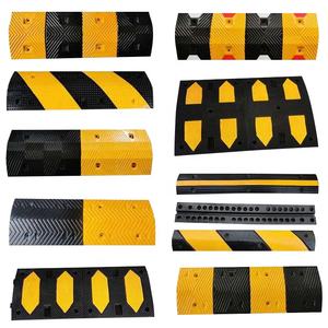 Interruttore di velocità in gomma giallo-nero dosso/gobba per la sicurezza del traffico - Product Image 4