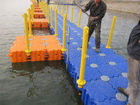 Plateforme flottante en plastique HDPE pour pontons, capacité de flottabilité 350 kg/m, durée de vie 15 ans, pour bateaux et stationnement – Vente en gros