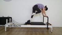 Reformer Pilates Professionnel Réglable avec Cadre en Alliage d'Aluminium Blanc, Emballage en Bois à Faible Bruit pour Aménagement de Studio