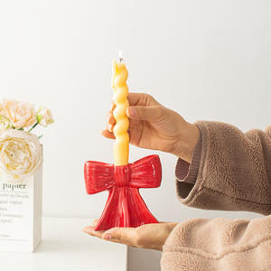 Vendita calda stile coreano nella classica ragazza con fiocco a cuore in ceramica per aromaterapia candelabro altalena con candela di <span class=keywords><strong>vetro</strong></span> transfrontaliera - Product Image 3