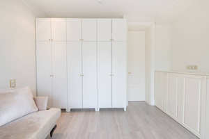 Customized Walk-in Bedroom Furniture with a Modular Built-in Luxurious Design and a Modern Design Featuring <b>Mirrors</b>. - Product Image 6