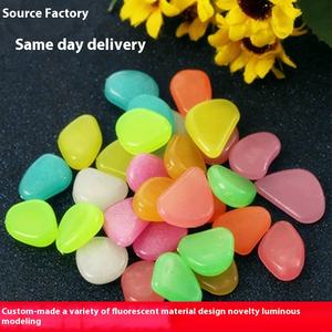 Ornements de jardin en plastique fluorescent lumineux de 2 cm, fournitures d'usine, galets de paysage d'aquarium, croix archéologique décorative - Product Image 4