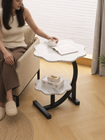 Table basse moderne à deux niveaux en MDF imprimé marbre, forme florale, avec cadre en fer noir courbé, portable pour salon, hôtel, OEM ODM
