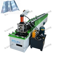 Machine de formage à rouleaux pour clôture extérieure en métal à lamelles