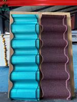 Tuiles de toiture légères anti-corrosion 1340x420mm, modernes et colorées, en métal revêtu de pierre pour la construction de villas, en acier.