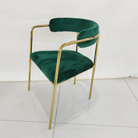 Ensemble de table et chaises de salle à manger modernes en marbre, meubles en métal et velours pour la maison, l'appartement, le restaurant, le salon, la chambre à coucher