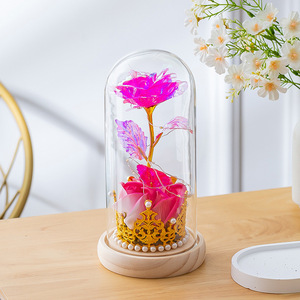 Lampe Rose Artificielle Sous Cloche en Verre avec Feuille d'Or – Ornement Créatif pour Fêtes et Cadeaux - Product Image 3