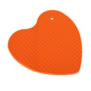 Heart Shape Silicone Placemat Anti-Slip Heat Resistant Table <b>Mat</b> For Kitchen Use - Product Image 1