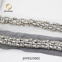 Sangle perlée brodée à la main de coupe de filet de dentelle de strass