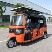Tricycle Électrique 4500W, Meilleur Véhicule de Transport de Passagers à Trois Roues, Alimenté à l'Énergie Solaire, avec Panneaux Solaires