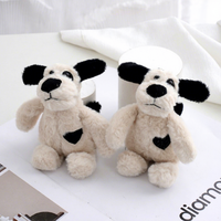 Porte-clés en peluche chiot mignon de 4 pouces, mini jouet en peluche doux avec cœur noir sur la poitrine, pendentif mignon pour sac à dos d'enfant