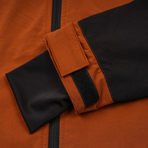 Veste imperméable et coupe-vent haute visibilité, manteau de sécurité pour le travail en extérieur, l'escalade et le cyclisme avec bandes réfléchissantes et capuche réglable - Product Image 5