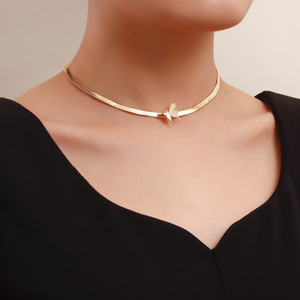 เครื่องประดับแนวยุโรปและอเมริกาแบบเรียบง่ายสร้อยคอจี้รูปงูสั้นสำหรับผู้หญิงดีไซน์เรียบง่ายสร้อยคอจี้ผีเสื้อ - Product Image 3