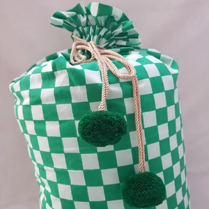 Grand sac cadeau rouge à monogramme et <span class=keywords><strong>pompon</strong></span>, motif écossais doré, avec cordon de serrage, pour enfants, sacs du Père Noël, sacs à bonbons du Père Noël vierges - Product Image 4